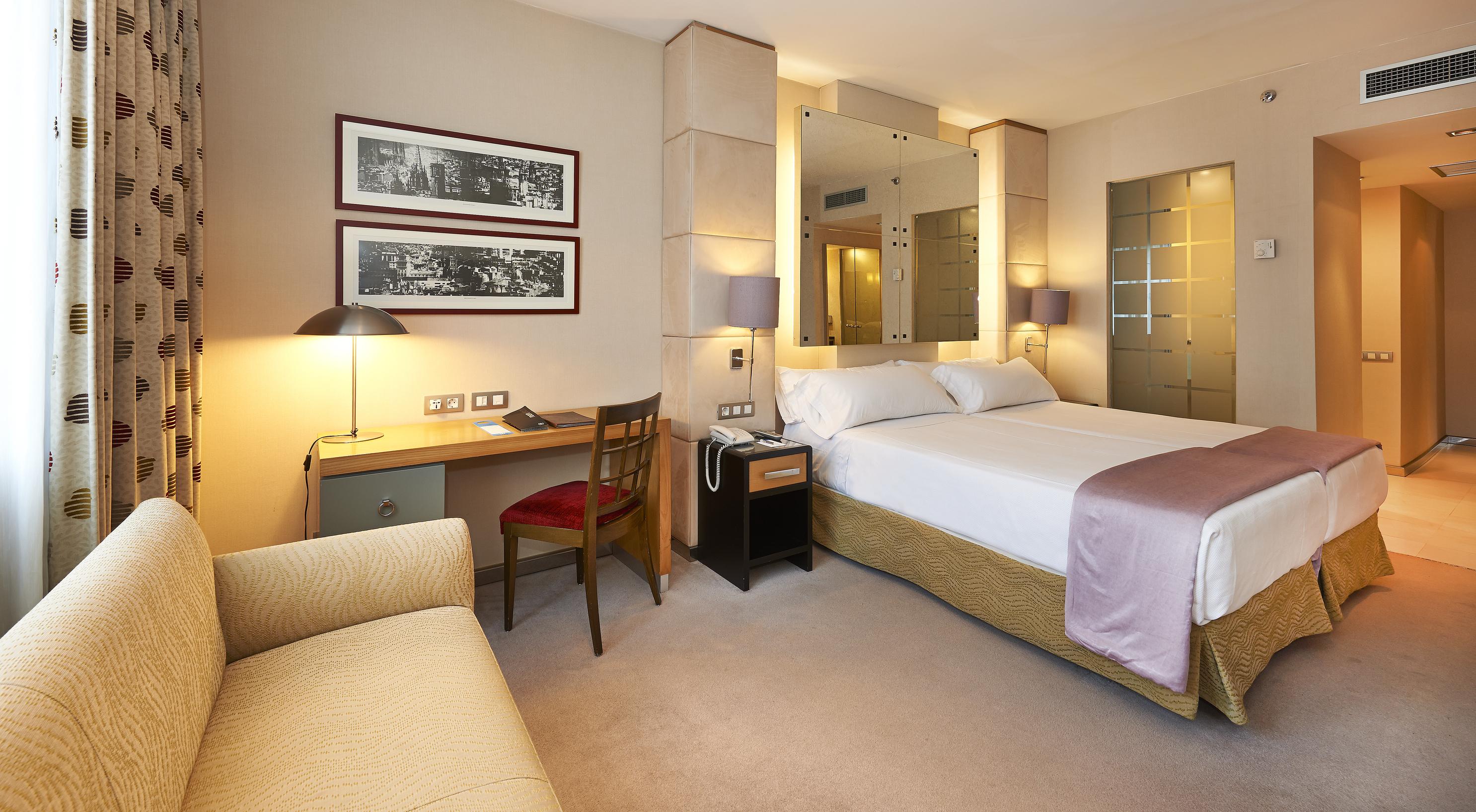 Hesperia Barcelona Presidente Hotel Luaran gambar