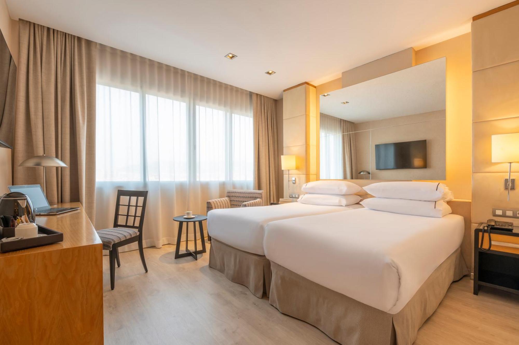 Hesperia Barcelona Presidente Hotel Luaran gambar