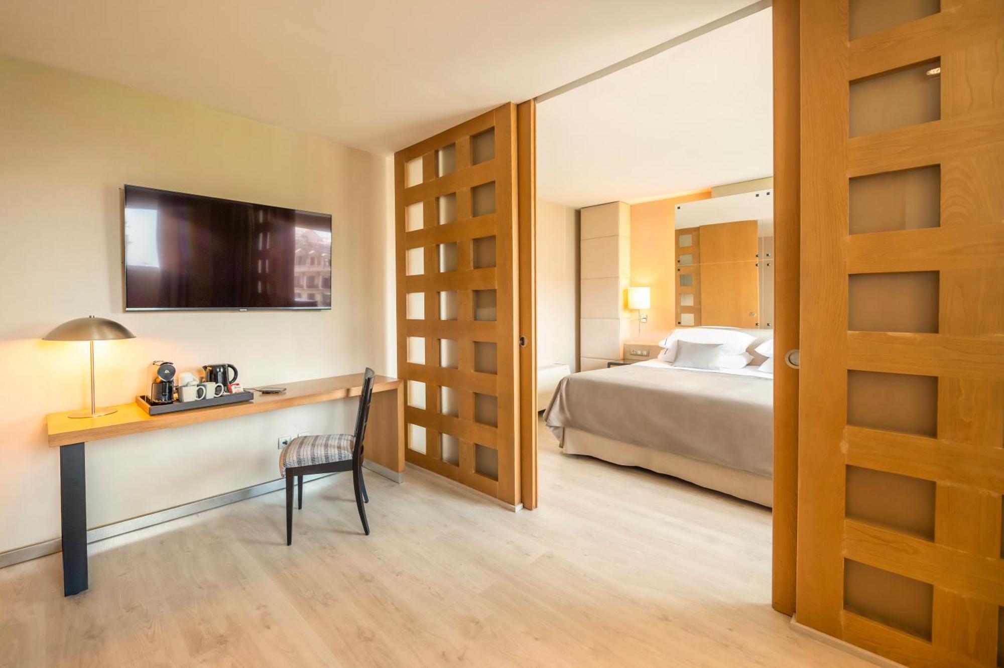 Hesperia Barcelona Presidente Hotel Luaran gambar